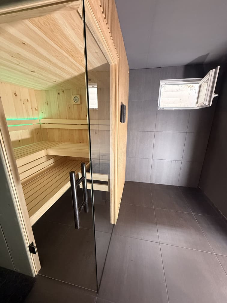 Vom Saunabau-Experten SAUNA FRANZ erstellte IR-Kabine in Walldorf bei Heidelberg.